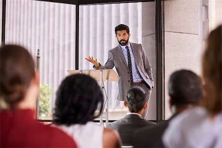 simsearch:400-08838945,k - Hispanic man presenting business seminar leaning on lectern Foto de stock - Royalty-Free Super Valor e Assinatura, Número: 400-08838906