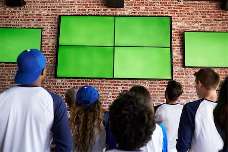 Rear View Of Friends Watching Game In Sports Bar On Screens Stockbilder - Microstock & Abonnement, Bildnummer: 400-08839133