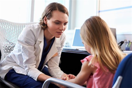Pediatrician Talking To Unhappy Child In Hospital Stock Photo - Budget Royalty-Free & Subscription, Code: 400-08839423