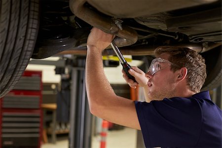exhaust pipe - Auto Mechanic Working Underneath Car In Garage Photographie de stock - Aubaine LD & Abonnement, Code: 400-08839566