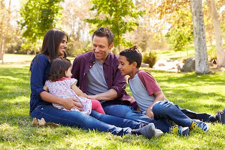 simsearch:400-08839704,k - Asian Caucasian mixed race family sitting on grass in a park Foto de stock - Super Valor sin royalties y Suscripción, Código: 400-08839609