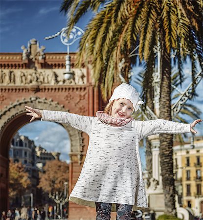 simsearch:400-08415527,k - in Barcelona for a perfect winter. Full length portrait of happy trendy girl in Barcelona, Spain rejoicing Stock Photo - Budget Royalty-Free & Subscription, Code: 400-08864144
