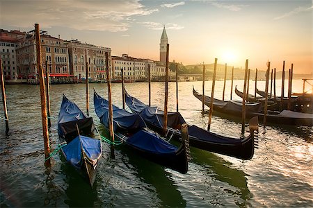 simsearch:400-07667007,k - Gondolas and architecture in Venice at sunset, Italy Photographie de stock - Aubaine LD & Abonnement, Code: 400-08864566