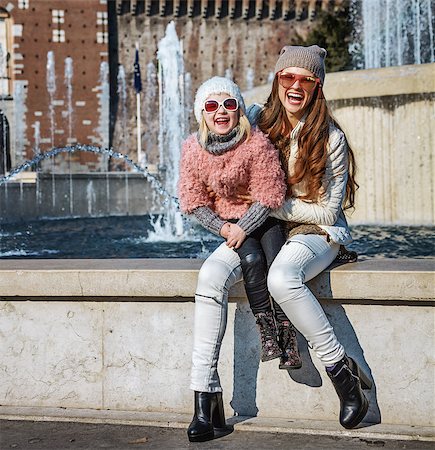 simsearch:400-08864986,k - Rediscovering things everybody love in Milan. Full length portrait of happy modern mother and daughter tourists in sunglasses in Milan, Italy Stock Photo - Budget Royalty-Free & Subscription, Code: 400-08864696