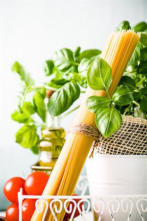 simsearch:400-07465860,k - Italian cuisine. Pasta with olive oil, garlic, basil and tomatoes. Spaghetti with tomatoes Stock Photo - Budget Royalty-Free & Subscription, Code: 400-08864791