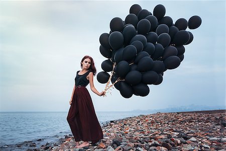 fotolit (artist) - Beautiful girl walking in the beach while holding black balloons Foto de stock - Royalty-Free Super Valor e Assinatura, Número: 400-08864930