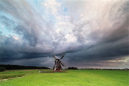 simsearch:400-06741971,k - dark stormy clouds over windmill, Netherlands Foto de stock - Super Valor sin royalties y Suscripción, Código: 400-08861470