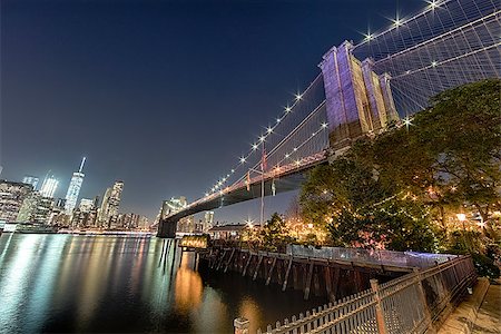 east river park manhattan - Manhattan Bridge in New York with Downtown Foto de stock - Super Valor sin royalties y Suscripción, Código: 400-08861551