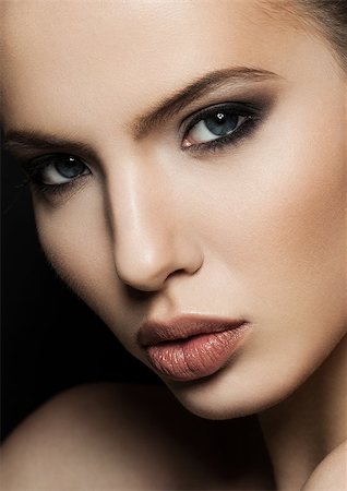 simsearch:400-08093594,k - Beautiful woman model portrait with red lips closeup . Black background Foto de stock - Super Valor sin royalties y Suscripción, Código: 400-08861665