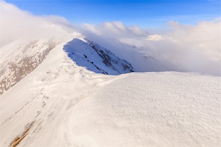 simsearch:400-07309307,k - The Moldoveanu Peak in winter. Fagaras Mountains, Romania Stockbilder - Microstock & Abonnement, Bildnummer: 400-08861877