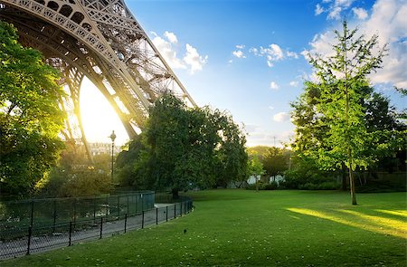 simsearch:400-05358655,k - Green meadow near Eiffel Tower in Paris, France Stock Photo - Budget Royalty-Free & Subscription, Code: 400-08862007