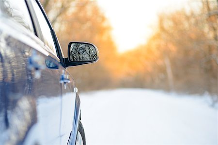 simsearch:400-08862023,k - Close up Image of Side Rear-view Mirror on a Blue Car in the Winter Landscape with Evening Sun Foto de stock - Super Valor sin royalties y Suscripción, Código: 400-08862025