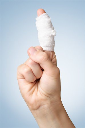 simsearch:400-07669067,k - Injured painful finger with white gauze bandage Fotografie stock - Microstock e Abbonamento, Codice: 400-08862057