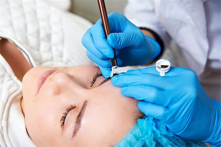 removes eye makeup - Permanent make-up master makes eyebrow correction procedure. Permanent makeup. Close-up. Stock Photo - Budget Royalty-Free & Subscription, Code: 400-08862924