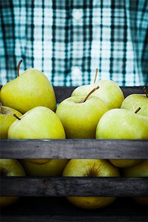 simsearch:400-08552542,k - Organic fruit. Farmers hands with freshly harvested fruit. Fresh organic apples. Stock Photo - Budget Royalty-Free & Subscription, Code: 400-08863159