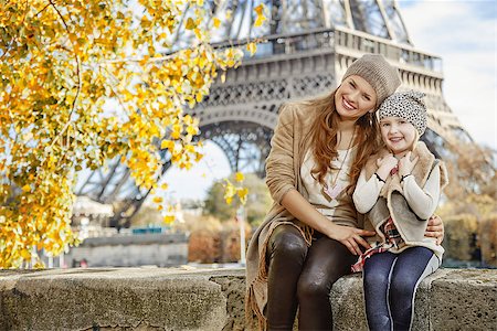 simsearch:400-09031587,k - Autumn getaways in Paris with family. Portrait of smiling mother and child tourists on embankment near Eiffel tower in Paris, France sitting on the parapet Stock Photo - Budget Royalty-Free & Subscription, Code: 400-08863314