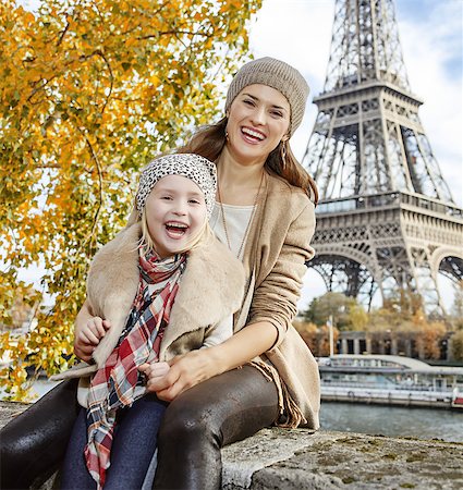 simsearch:400-09031587,k - Autumn getaways in Paris with family. Portrait of smiling mother and child travellers on embankment near Eiffel tower in Paris, France sitting on the parapet Stock Photo - Budget Royalty-Free & Subscription, Code: 400-08863346