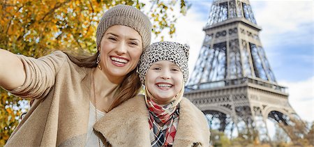 simsearch:400-09031587,k - Autumn getaways in Paris with family. smiling mother and daughter tourists on embankment near Eiffel tower in Paris, France taking selfie Stock Photo - Budget Royalty-Free & Subscription, Code: 400-08863343