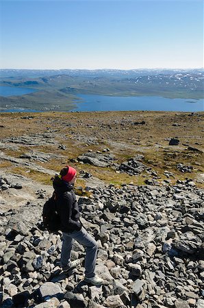 Girl wearing hiking clothes walking a hiking path on the top of Saana Fell, Kilpisjarvi, Finnish Lapland, Finland, Europe. Lake Kilpisjarvi in the background Foto de stock - Super Valor sin royalties y Suscripción, Código: 400-08863702