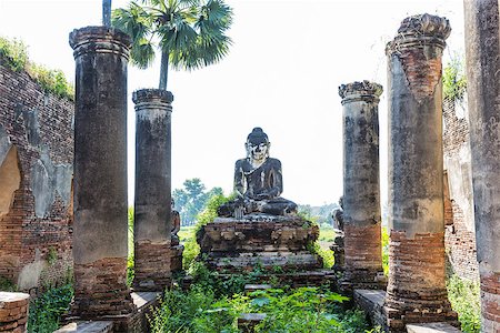ruins of the ancient kingdom of Ava Amarapura  Mandalay state Myanmar Foto de stock - Royalty-Free Super Valor e Assinatura, Número: 400-08863871