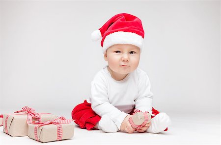 simsearch:400-09222788,k - Adorable young baby boy wearing a Santa hat opening Christmas presents Photographie de stock - Aubaine LD & Abonnement, Code: 400-08888063