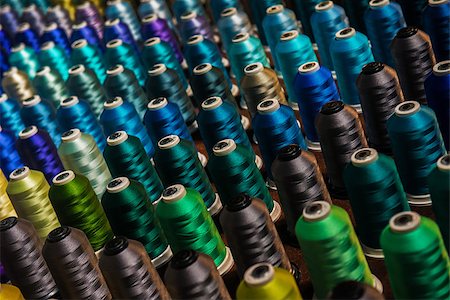 Multicolored threads on spindles in rows Foto de stock - Super Valor sin royalties y Suscripción, Código: 400-08888337