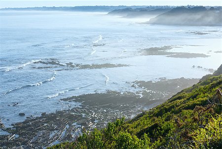 simsearch:400-09136239,k - Morning ocean coast view from shore (near Saint-Jean-de-Luz, France, Bay of Biscay). Photographie de stock - Aubaine LD & Abonnement, Code: 400-08888406