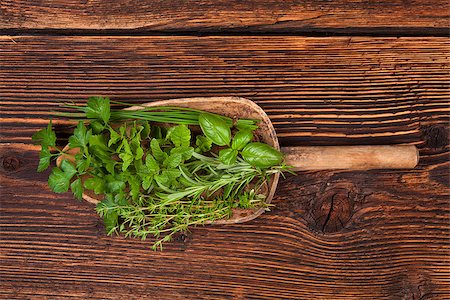 simsearch:825-03627259,k - Various aromatic culinary herbs. Thyme, marjoram, basil, mint, chives and parsley herbs on wooden spoon on old brown wooden background. Rustic, vintage, natural, country style images. Photographie de stock - Aubaine LD & Abonnement, Code: 400-08888707