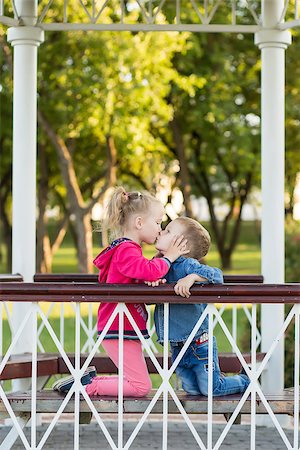 sashr (artist) - Love concept. Couple of kids loving each other hugging and kissing. Foto de stock - Super Valor sin royalties y Suscripción, Código: 400-08889029