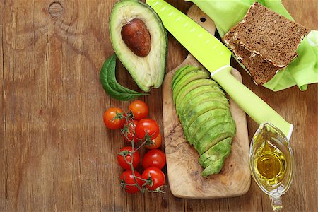 simsearch:400-07894253,k - healthy eating - ripe avocado on a wooden board Photographie de stock - Aubaine LD & Abonnement, Code: 400-08889254