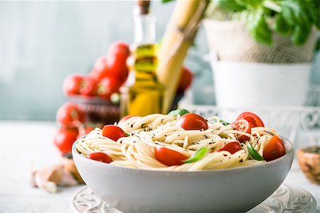 simsearch:400-07465860,k - Italian cuisine. Pasta with olive oil, garlic, basil and tomatoes. Spaghetti with tomatoes Stock Photo - Budget Royalty-Free & Subscription, Code: 400-08898976