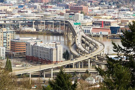 simsearch:400-04748524,k - Marquam Bridge Interstate freeway over Willamette River in Portland Oregon Stock Photo - Budget Royalty-Free & Subscription, Code: 400-08899837