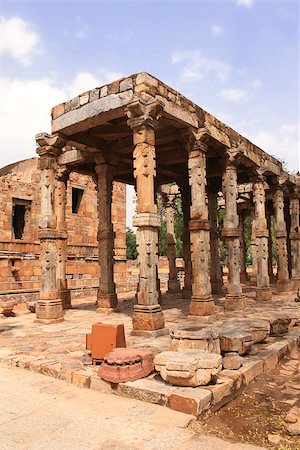 simsearch:400-05324524,k - Qutub-Minar arches, New Delhi, India.  UNESCO World Heritage Site Stock Photo - Budget Royalty-Free & Subscription, Code: 400-08890033