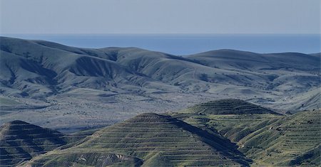 fogen (artist) - Mounds in the form of pyramids on the background of mountain scenery Stockbilder - Microstock & Abonnement, Bildnummer: 400-08890349