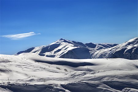 simsearch:400-08780271,k - Off-piste ski slope in sunny evening. Caucasus Mountains, Tetnuldi, Svaneti region of Georgia. Photographie de stock - Aubaine LD & Abonnement, Code: 400-08890649