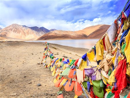 simsearch:841-07913972,k - Buddhist prayer flags at Pangong Tso - alpine lake in the Himalayas on the China-India border Stockbilder - Microstock & Abonnement, Bildnummer: 400-08890641