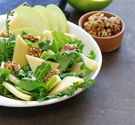 simsearch:400-05673047,k - Waldorf salad with apple, cheese and walnuts Foto de stock - Royalty-Free Super Valor e Assinatura, Número: 400-08890748