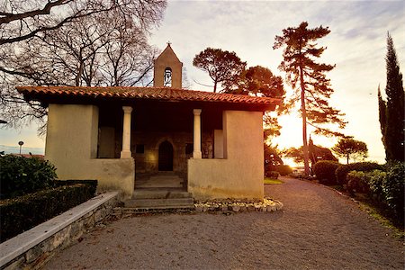 simsearch:400-06919640,k - Stone chappel and church in Lovran at sunset, Kvarner bay,  Croatia Foto de stock - Royalty-Free Super Valor e Assinatura, Número: 400-08891236