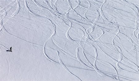 simsearch:400-08780271,k - Snowboarder on off piste slope. Top view. Caucasus Mountains, Georgia, region Gudauri. Photographie de stock - Aubaine LD & Abonnement, Code: 400-08891364