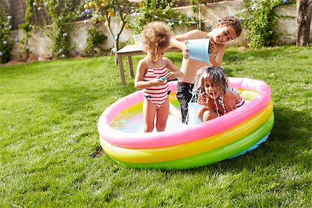 simsearch:400-05289792,k - Children Having Fun In Garden Paddling Pool Stock Photo - Budget Royalty-Free & Subscription, Code: 400-08891869