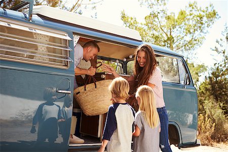 Family packing up their camper van for a road trip vacation Stock Photo - Budget Royalty-Free & Subscription, Code: 400-08891959