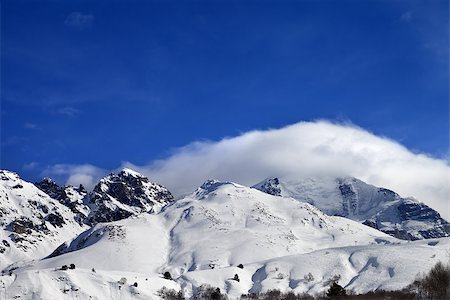 simsearch:400-08780271,k - Mountains in clouds and off-piste slope in winter. Caucasus Mountains, Mount Tetnuldi, Svaneti region of Georgia. Photographie de stock - Aubaine LD & Abonnement, Code: 400-08893553