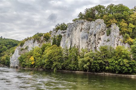 the rocky shores of the Danube near Kelheim, Germany Stockbilder - Microstock & Abonnement, Bildnummer: 400-08916656
