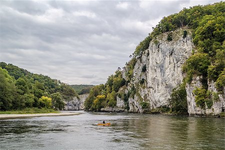 the rocky shores of the Danube near Kelheim, Germany Stockbilder - Microstock & Abonnement, Bildnummer: 400-08916657