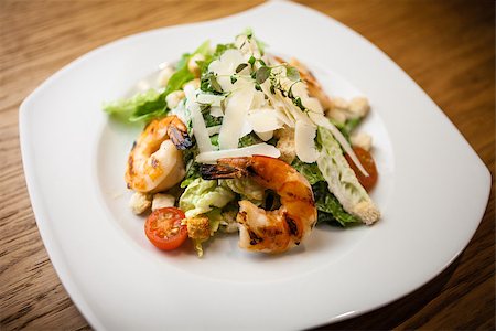 simsearch:400-04008365,k - Caesar Salad with shrimps served on a plate in restaurant Foto de stock - Super Valor sin royalties y Suscripción, Código: 400-08917256