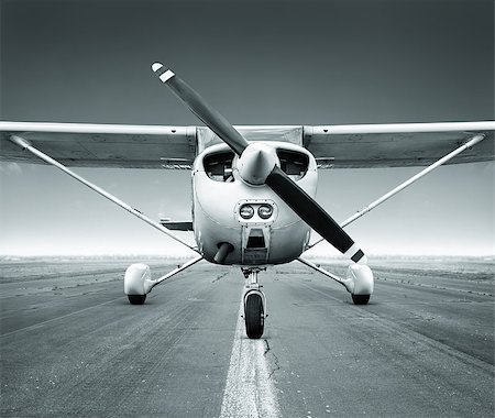 simsearch:400-09119906,k - sports plane on a runway Photographie de stock - Aubaine LD & Abonnement, Code: 400-08936709