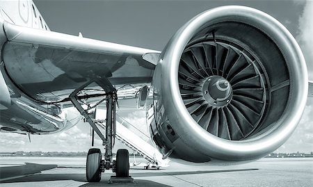 simsearch:400-09119697,k - jet engine of an airplane against the sky Fotografie stock - Microstock e Abbonamento, Codice: 400-08937168