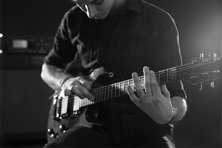 Close Up Of Man Using Tapping Technique On Electric Guitar Fotografie stock - Microstock e Abbonamento, Codice: 400-08938178