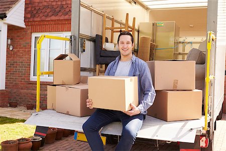 simsearch:400-08938320,k - Man Unpacking Moving In Boxes From Removal Truck Stock Photo - Budget Royalty-Free & Subscription, Code: 400-08938288