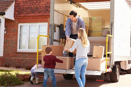 simsearch:400-08938320,k - Family Unpacking Moving In Boxes From Removal Truck Stock Photo - Budget Royalty-Free & Subscription, Code: 400-08938294